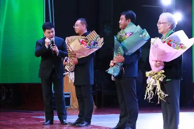 大型公益活动绿色中国行走进美丽塞罕坝