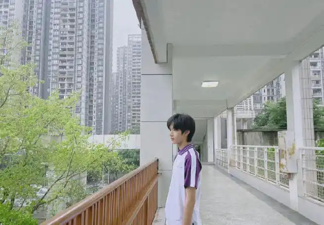 巴蜀校庆出现刘耀文的毕业照