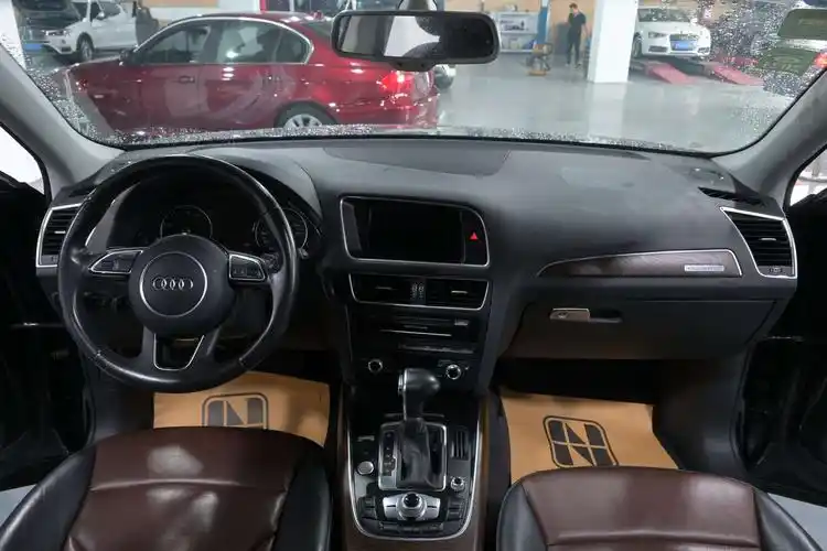 16款奥迪q5 2.0t 6.2万公里￥23.5万