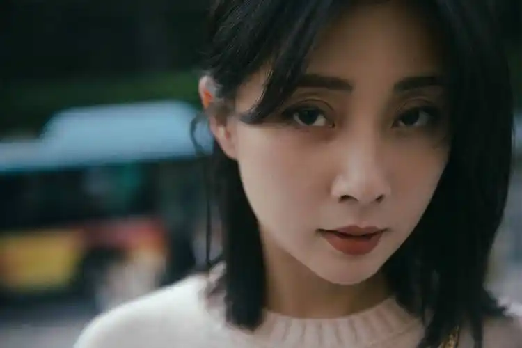 殷桃重庆街拍曝光驻足之时与重庆相拥