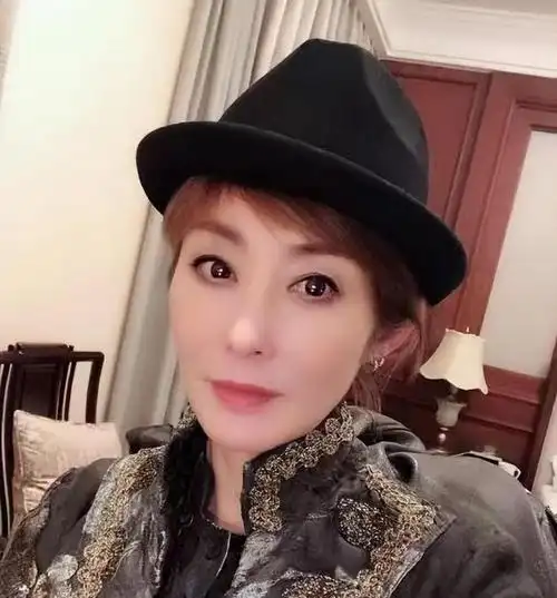 最美星女郎张敏近照曝光年过半百