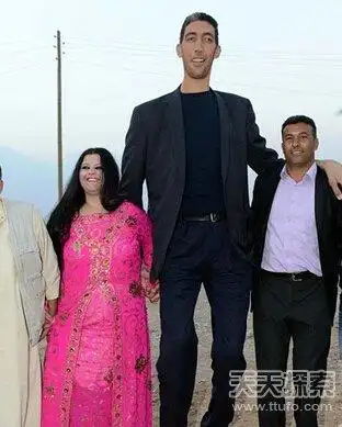 身高3.19米!世界上第一巨人在中国