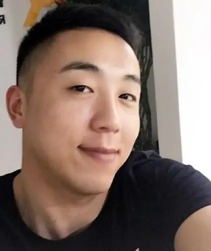 健身的大叔照片