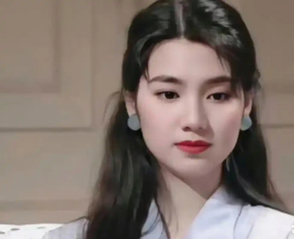 洪欣年轻时,真的是浓眉大眼的港风女神!