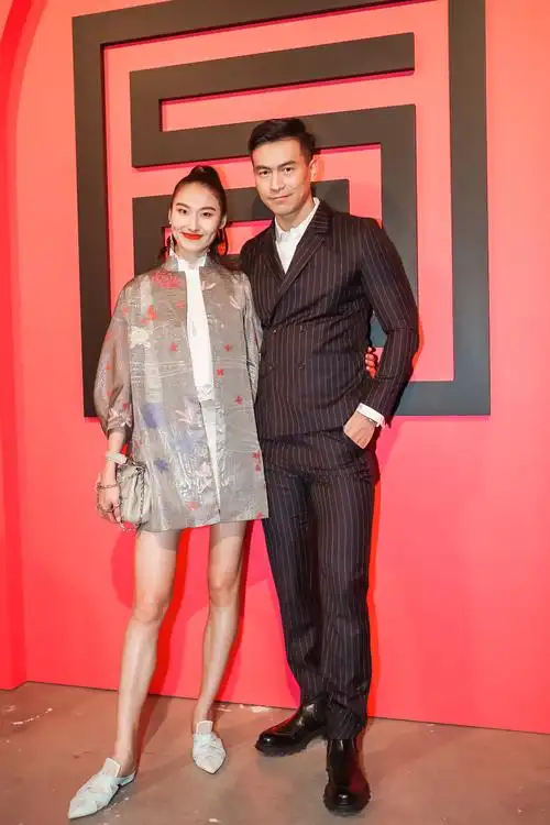 王诗晴,纪焕博最高颜值身材超模cp巴黎"撒狗粮",任性长腿不输外国超模