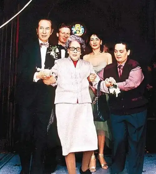 赌王四个太太颜值大对比,没想到最丑的她却是最幸福的一个!