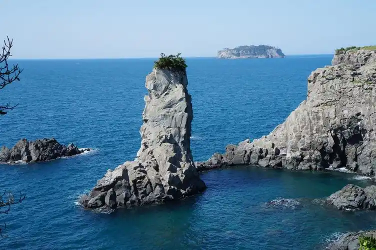 p>济州岛(韩语:         ;英语:jeju island)是 a target="_blank"