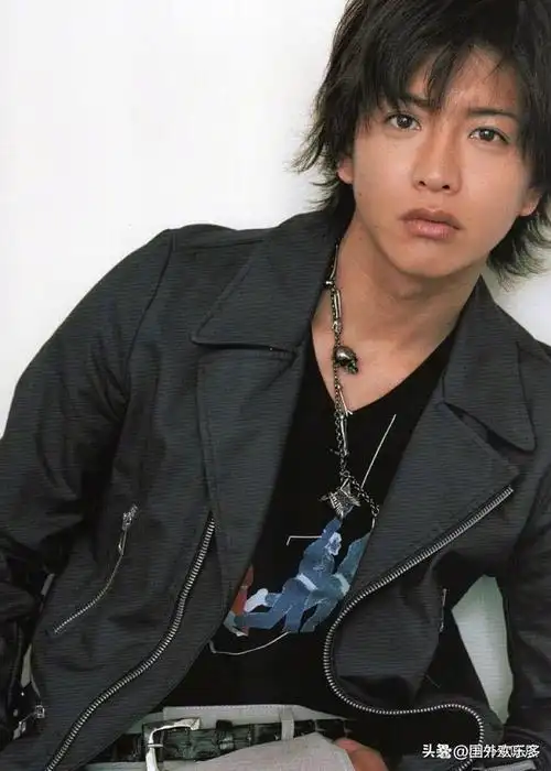 51岁木村拓哉沉稳帅气,和工藤静香甜蜜相守23年,女儿长得很像他