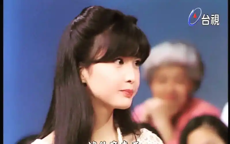 【周慧敏】【龙兄虎弟】谁能想到周慧敏还可以一边做饭一边跳舞呢?