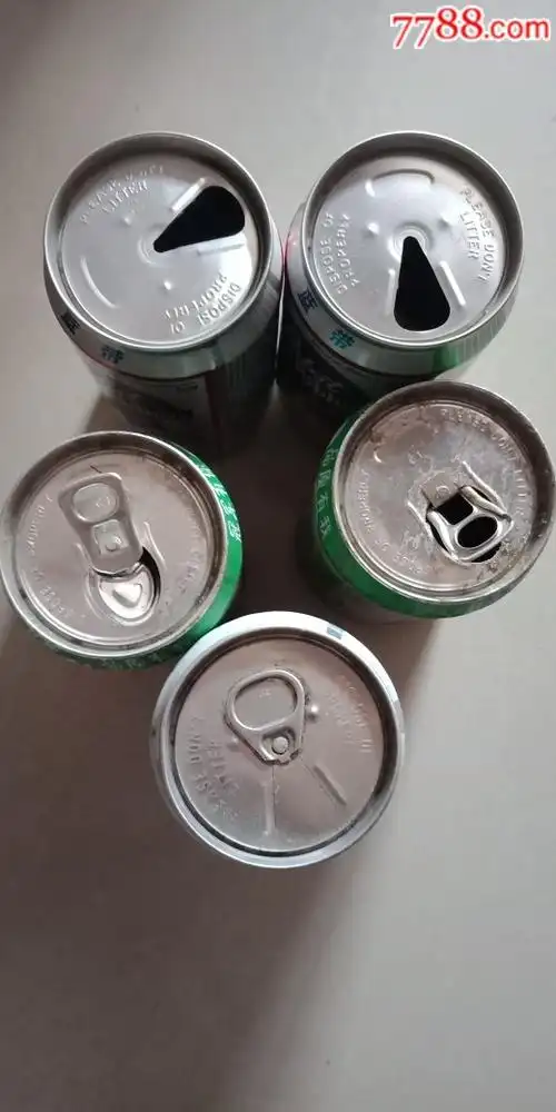 蓝带啤酒易拉罐一组