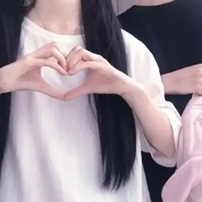 顾柒颖甜蜜一对两张真人情头