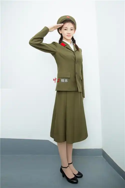 芳华女主角苗苗军装帅气亮相