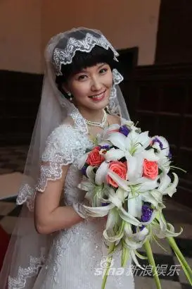 徐洁儿[微博],秦岚[微博]等演员主演的年代传奇电视剧《滚滚红尘》