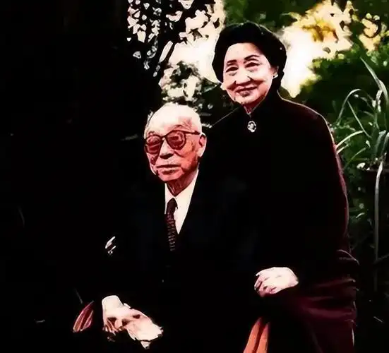 1994年张学良儿子回国,代父祭拜张作霖,哭着在坟前说了9个字|赵一荻