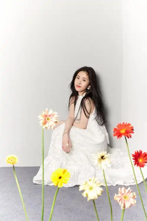 张碧晨在纸飞机上手写祝福#你可以永远期待歌手张碧晨!