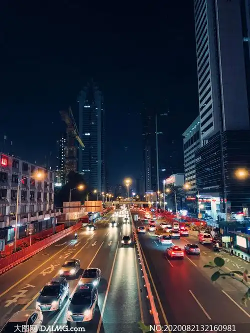 车来车往的大城市夜景摄影高清图片