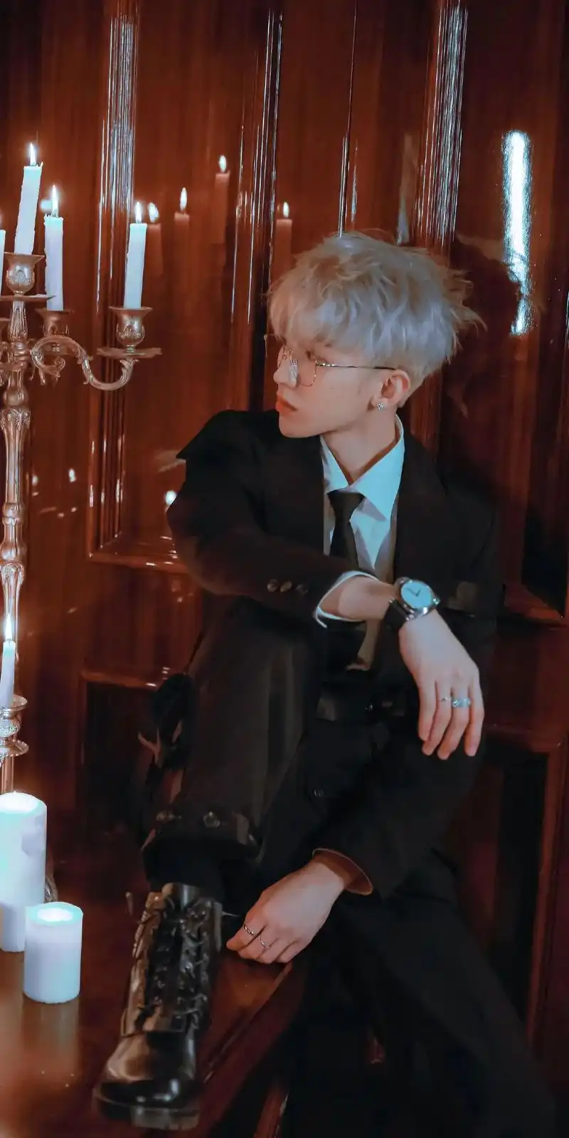 蔡徐坤壁纸:盛世美颜来了,这个发色的坤坤真的是我的心头爱呀