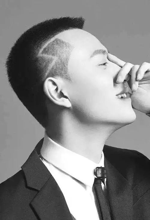 男士剃剪出的板寸短发造型 小伙子打理最帅气短头发