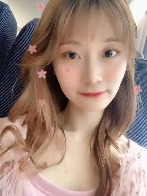 日常生活照#大众美女生活照_素颜女生生活照同一个人张图邻家忻妹