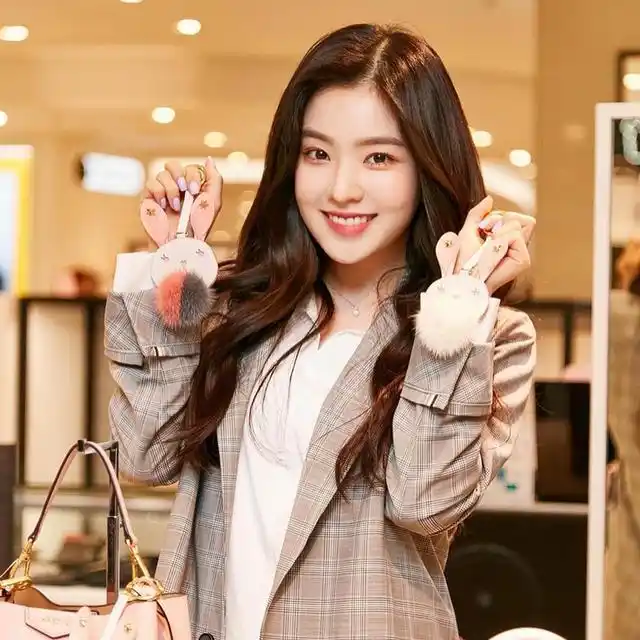 "南韩第一神颜"裴珠泫,身高不到一米六,全靠穿搭提升气场