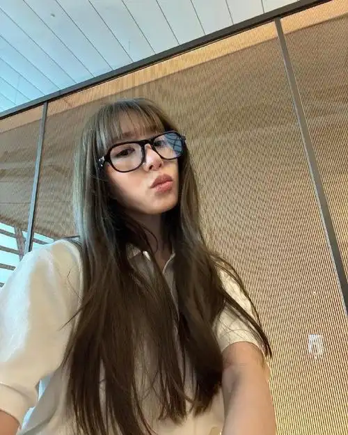 黄美英tiffany超话96#笑眼甜豆黄美英# 240317 tiffany ins更新