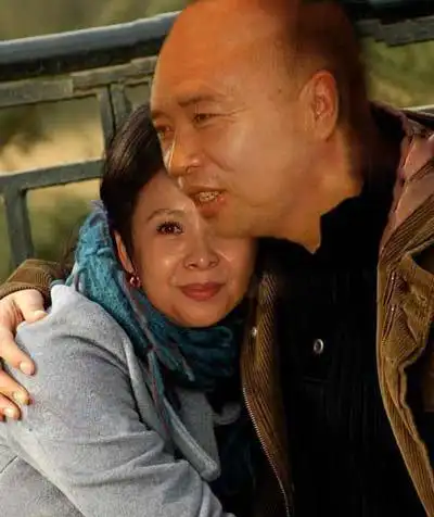 图董文华与赖昌声浴照事件董沉寂多年首次亮相