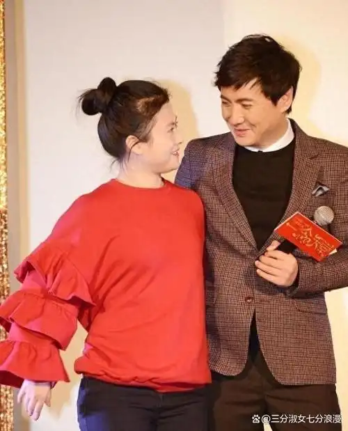 沈腾和王琦的爱情故事备受人们瞩目,他们的甜蜜和幽默成为了人们茶余