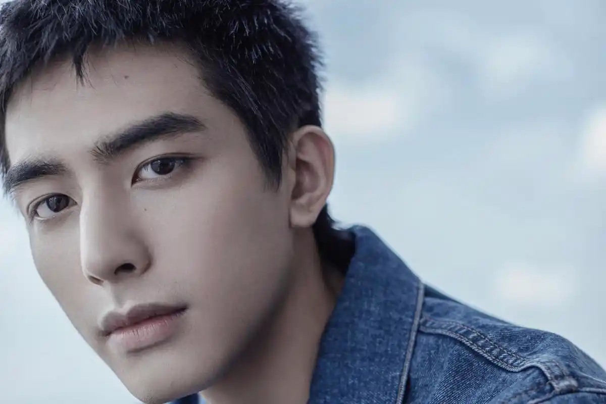 宋威龙新造型酷炸,发型绝了!