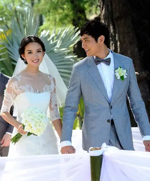 张梓琳结婚穿la sposa品牌婚纱与男友布吉岛婚礼现场