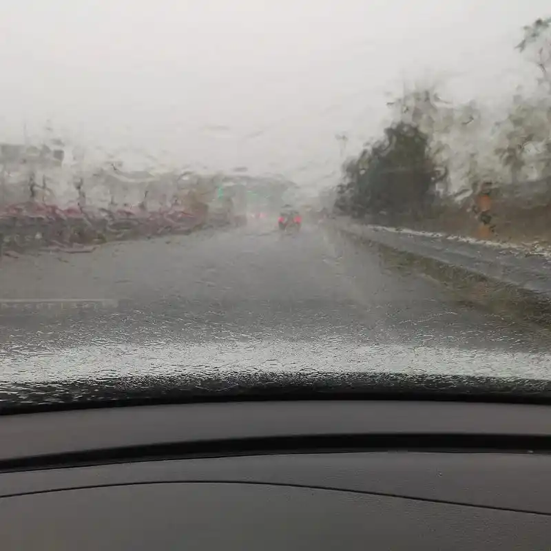 不畏风雨一路前行 #成长的路上必然经历很多风雨 #致每一个 - 抖音