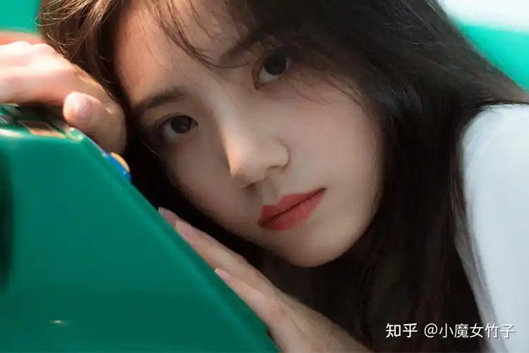 高中时素颜就好看的女生长大化妆后岂不是逆天吗
