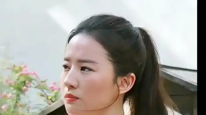 刘亦菲素颜状态超美  素颜颜值的天花板