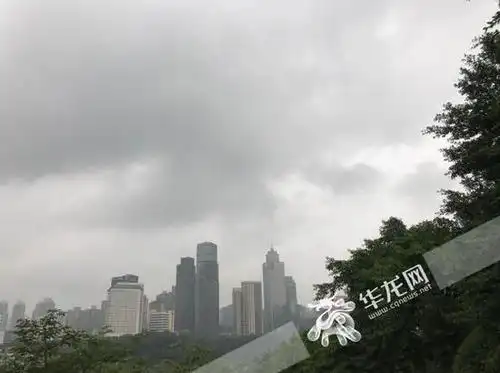 降雨终于告一段落,午后乌云渐渐散开.记者 李裕锟 摄