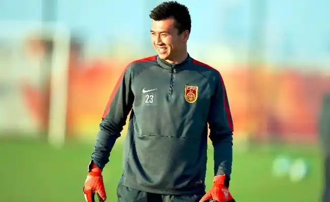 中国门将再度闪耀欧洲赛场!19轮联赛11次零封,成门将留洋旗帜!