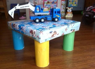 八个奶粉罐怎么自己制作小桌子