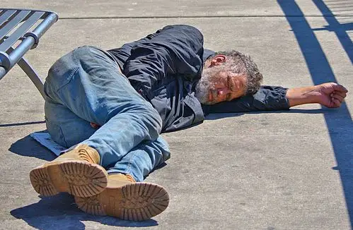 美国流浪汉几十万人无家可归超过60是男性