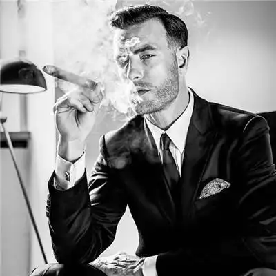 超拽男生黑白头像 霸气成熟范男生抽烟头像
