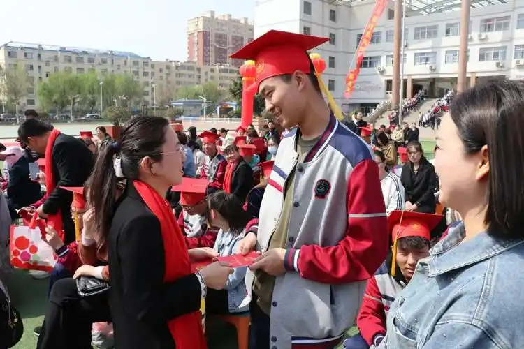 青春向党勇担当同心共筑家国梦丨聊城市水城中学2024届高三成人礼暨