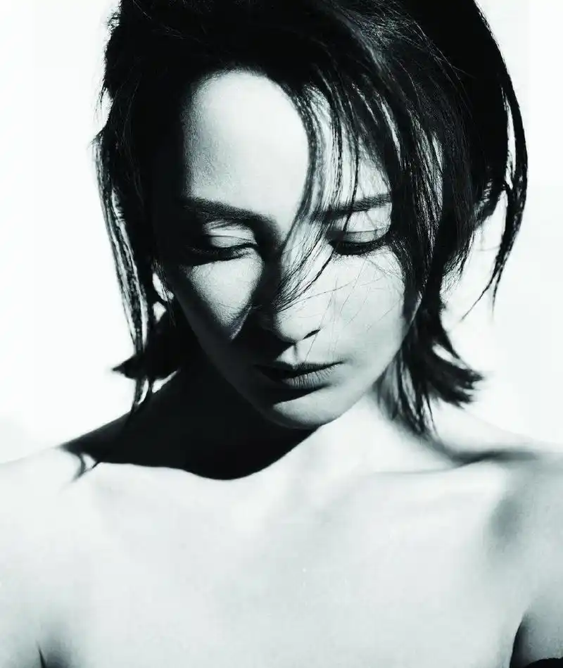 蒋勤勤黑白光影魅力写真图片