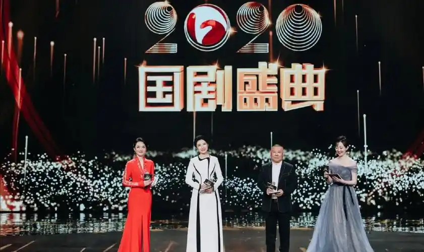 国剧盛典周涛再现完美状态过往修身养性给了她此刻雍容高贵