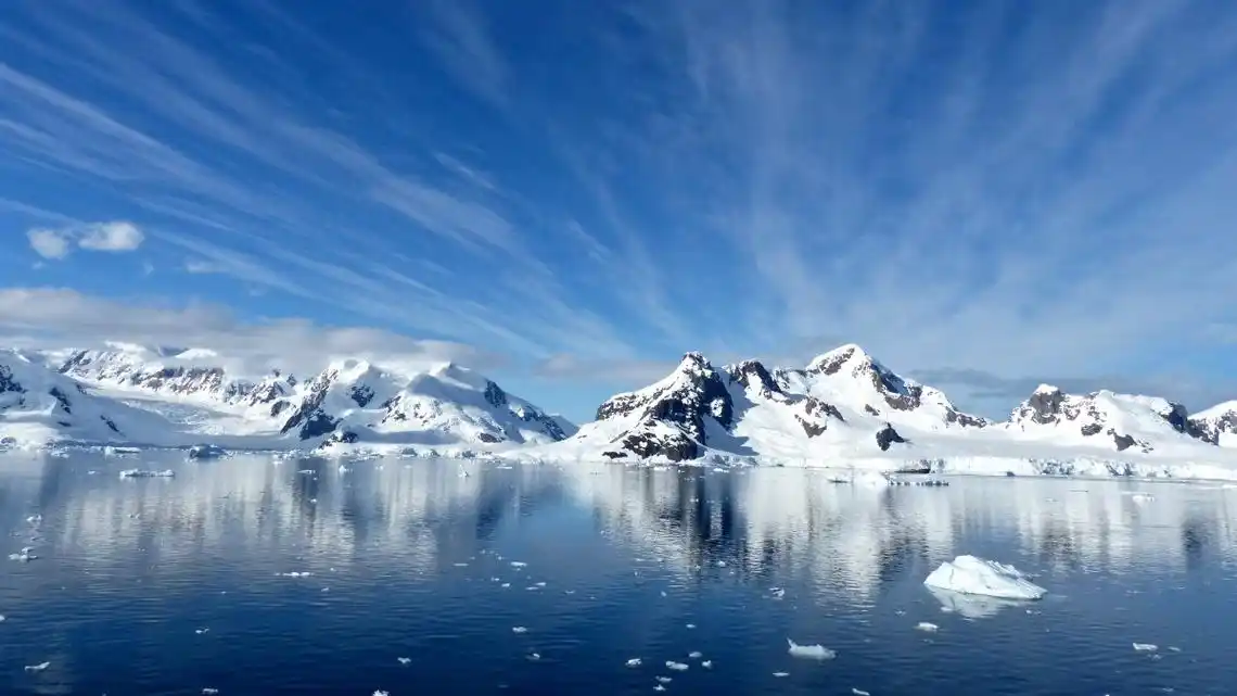 严寒的北极冰川图片-风景壁纸-高清风景图片-第9图-娟娟壁纸
