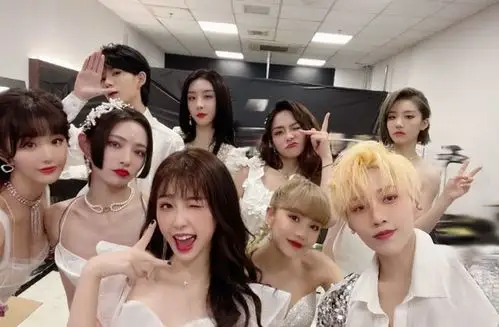 根据这张照片来看,刘雨昕粉丝的愤怒也不是没有道理的.