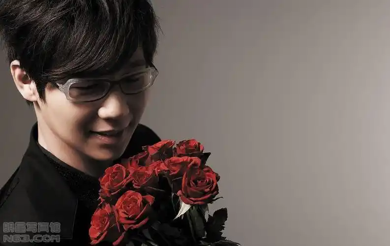 品冠写真图片-自制1080x1920壁纸.高清大图-明星写真馆n63.com