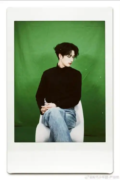 严浩翔霸总穿搭##请严浩翔把眼镜焊在脸上