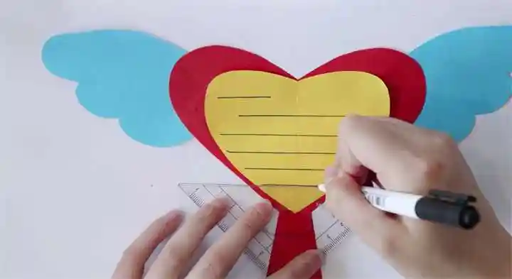 在最下面写上"愿望卡"几个字,最后在上面得到一些可爱的小爱,简单可爱