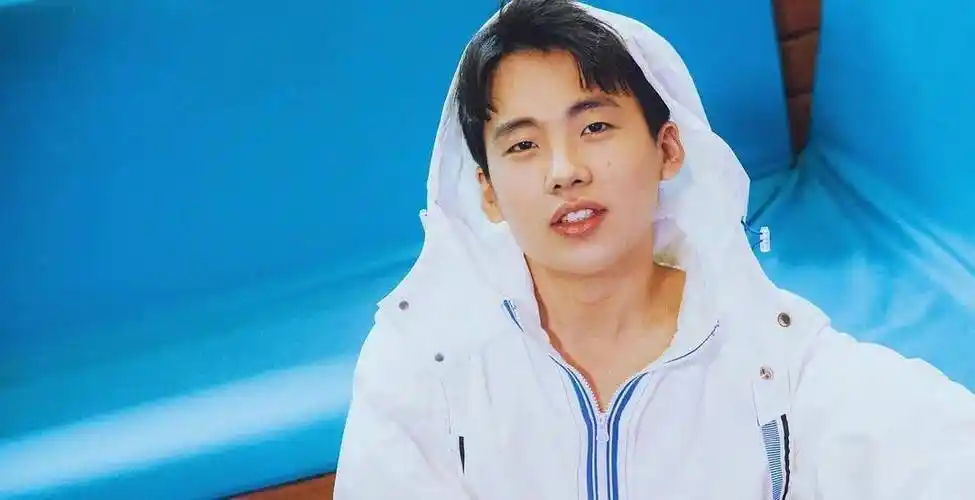 抛弃年幼的郭麒麟,离开欠债的郭德纲,郭麒麟生母如今过成这样!