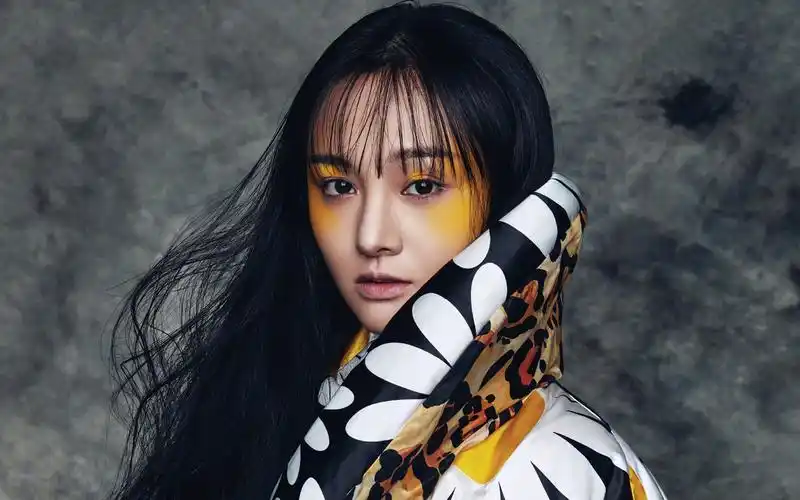 郑爽暗黑烟熏妆高清桌面壁纸