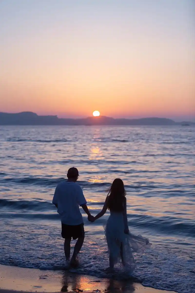 你看海 我看你.如果可以 想跟你一起永远住在海边!#威海情侣 - 抖音