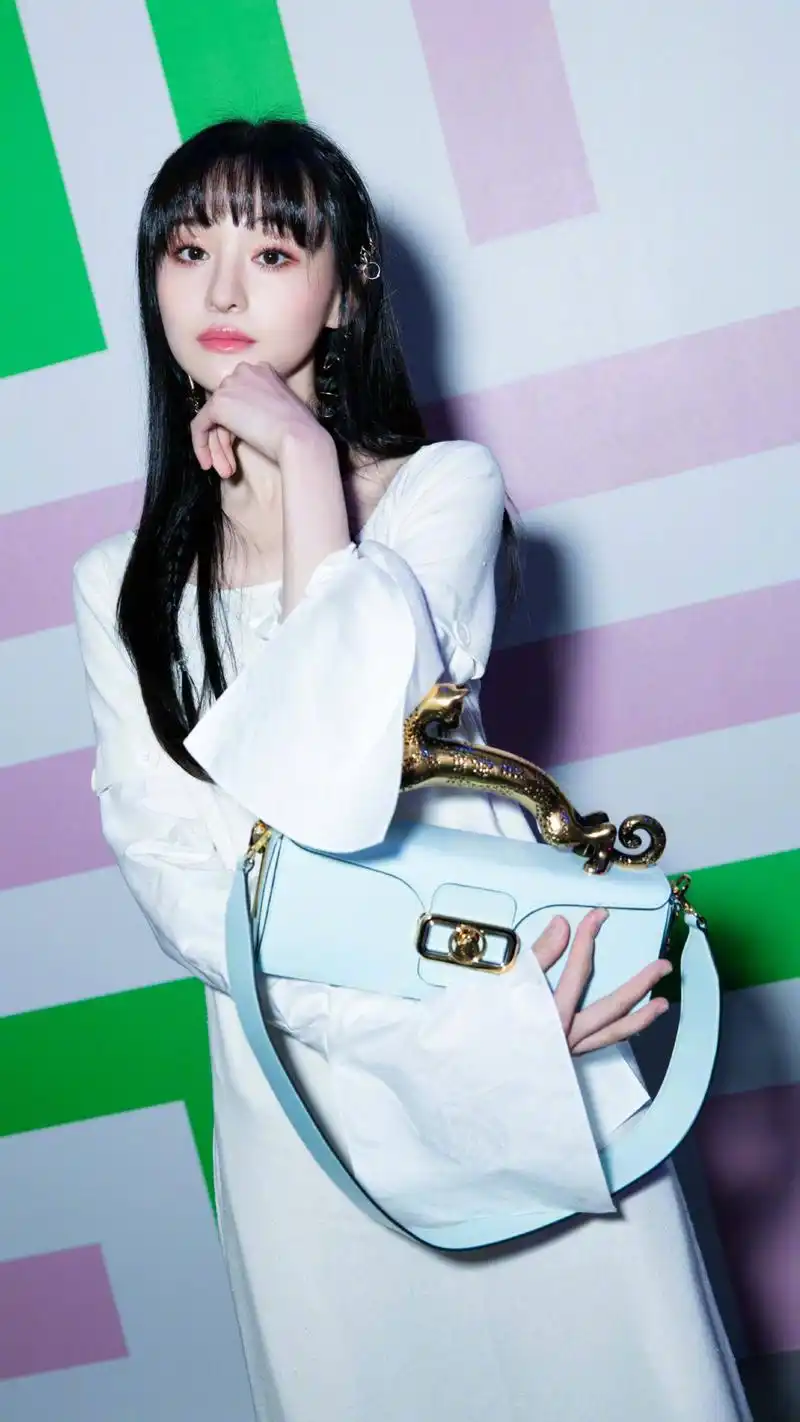 演员郑爽,小仙女一直是仙气飘飘,来欣赏一下美美哒照片