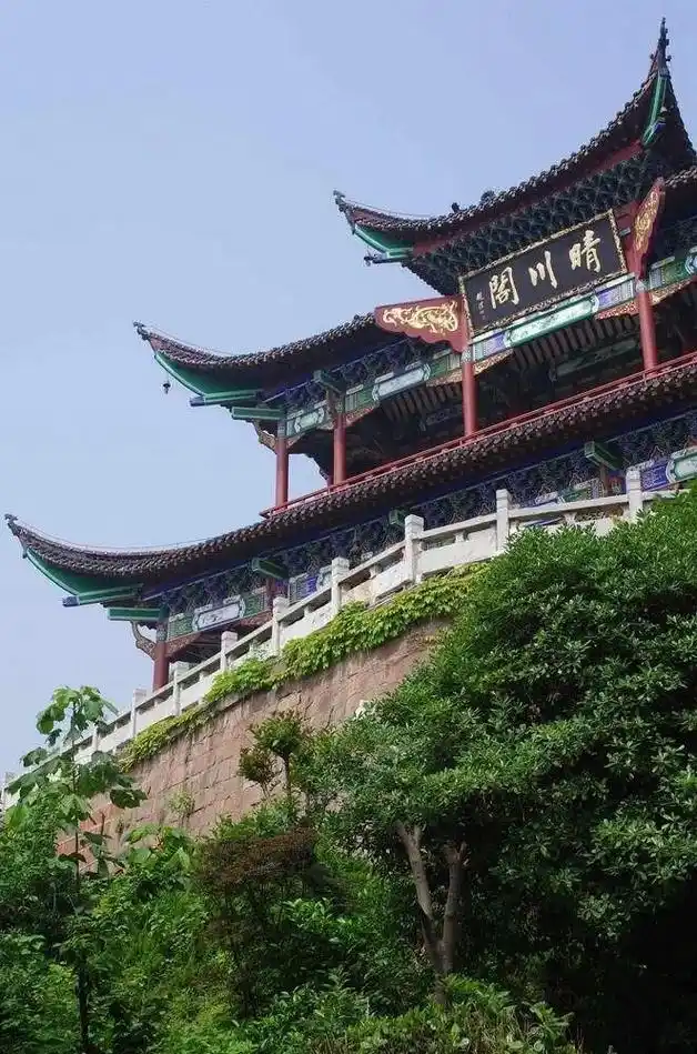 晴川阁位于龟山禹功矶上.登阁可远眺长江和汉水.它与黄鹤楼,古 - 抖音